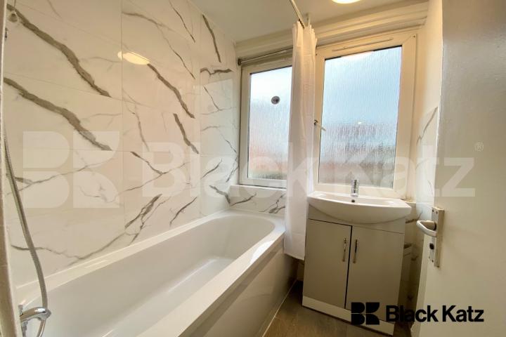 Three Bedroomed Apartment in the Heart of London Bridge Mulvaney Way, London Bridge 